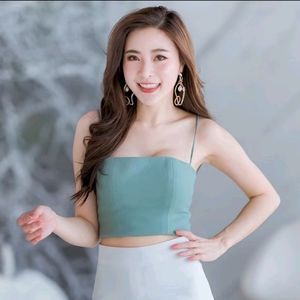 Pastel green cropped top with buit in bra - size M (asian) / XS (US)